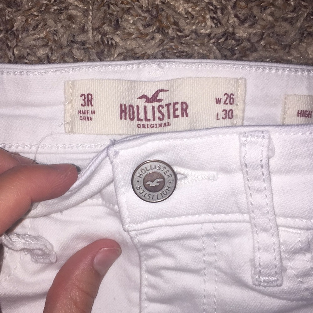 ✨white ripped hollister jeans